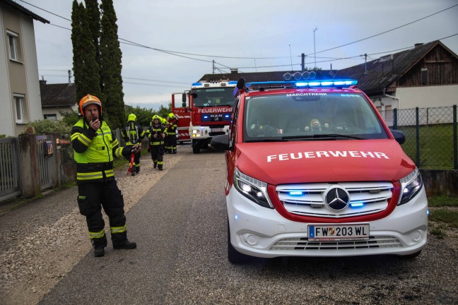 Einsatzkrfte zu vermeintlichem Gasaustritt im Keller eines Wohnhauses in Marchtrenk alarmiert