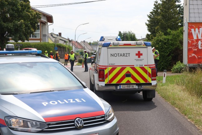 Personenrettung: Autolenker nach medizinischem Notfall mit PKW in einem Garten in Traun gelandet