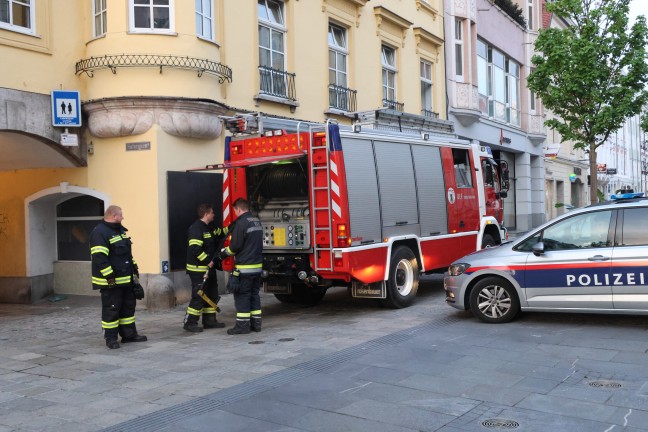 Blutspur am Stadtplatz in Wels-Innenstadt sorgte fr Einsatz der Feuerwehr