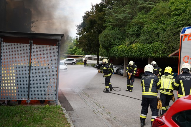 Mllinsel bei einer Wohnanlage in Leonding nahezu in Vollbrand