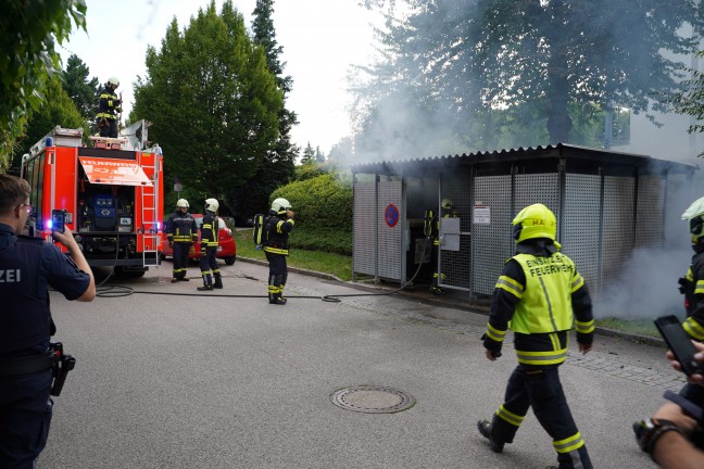 Mllinsel bei einer Wohnanlage in Leonding nahezu in Vollbrand