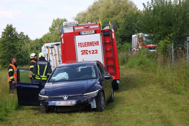 Autolenkerin auf Rieder Strae bei St. Marienkirchen am Hausruck von Strae abgekommen