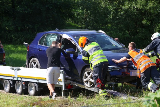Autolenkerin auf Rieder Strae bei St. Marienkirchen am Hausruck von Strae abgekommen