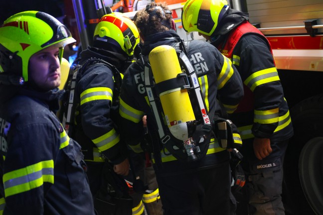 CO-Alarm: Ausgasende Holzpellets sorgten fr Einsatz der Feuerwehr in einem Wohnhaus in Gunskirchen