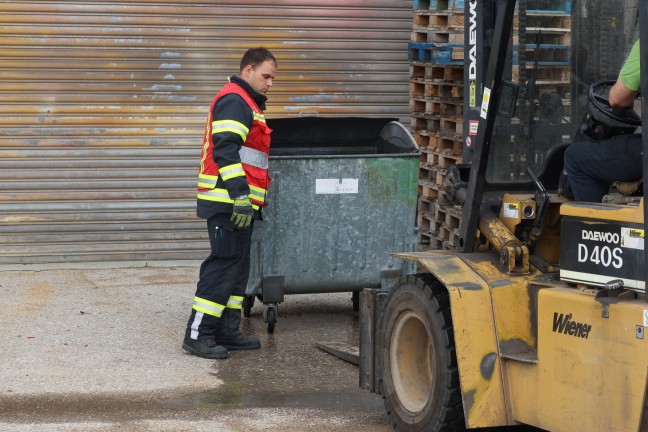 Sechs Feuerwehren bei Gasflaschenbrand in einer Werksttte in Pettenbach im Einsatz