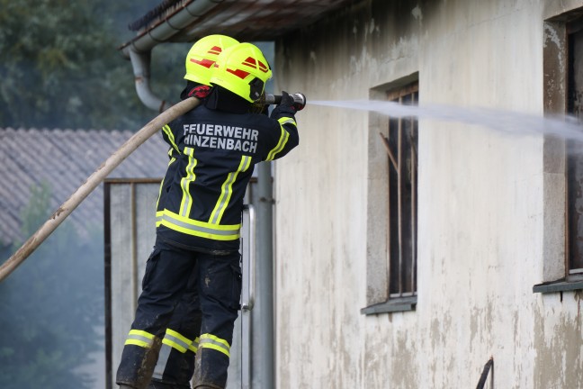 Vollbrand: Fnf Feuerwehren bei Brand einer als Autowerkstatt genutzten Halle in Pupping im Einsatz