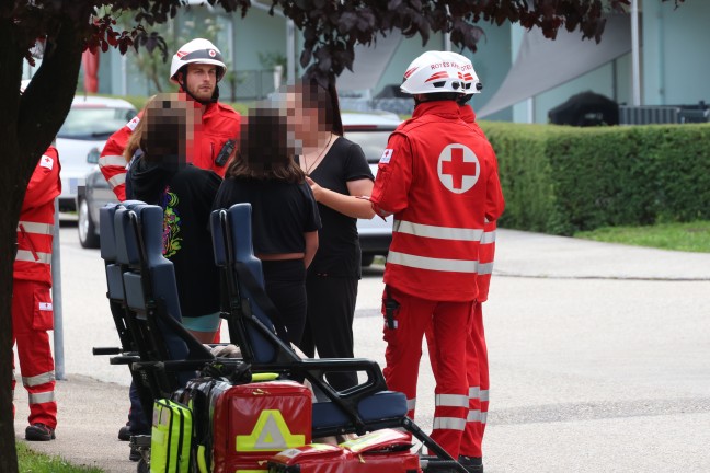 Kinderzimmer in Vollbrand: Grerer Einsatz bei Brand in einer Wohnanlage in Vcklabruck