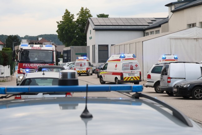 Kinderzimmer in Vollbrand: Grerer Einsatz bei Brand in einer Wohnanlage in Vcklabruck