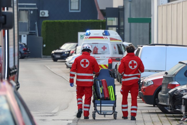 Kinderzimmer in Vollbrand: Grerer Einsatz bei Brand in einer Wohnanlage in Vcklabruck