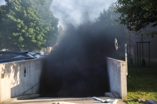 Brand in der Tiefgarage einer Wohnanlage in Wels-Lichtenegg sorgte fr greren Einsatz