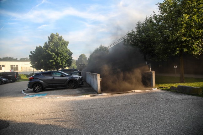 Brand in der Tiefgarage einer Wohnanlage in Wels-Lichtenegg sorgte fr greren Einsatz