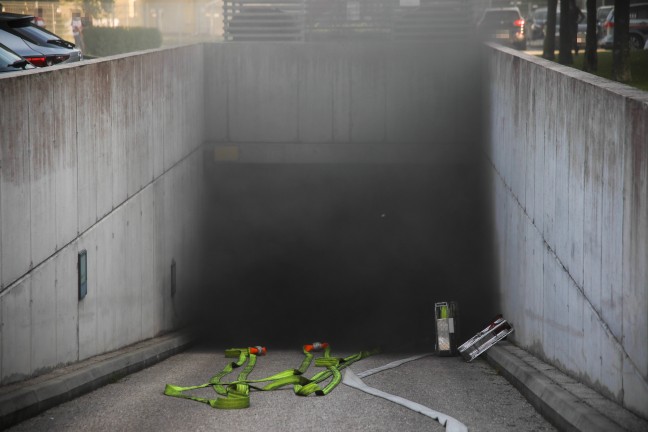 Brand in der Tiefgarage einer Wohnanlage in Wels-Lichtenegg sorgte fr greren Einsatz