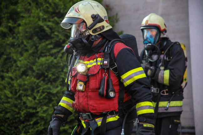 Brand in der Tiefgarage einer Wohnanlage in Wels-Lichtenegg sorgte fr greren Einsatz