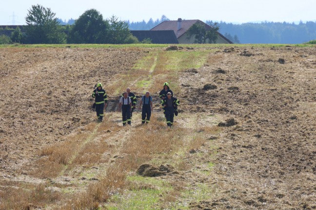 Kleinflchiger Brand auf einem Stoppelfeld in Steinhaus sorgte fr Einsatz der Feuerwehr