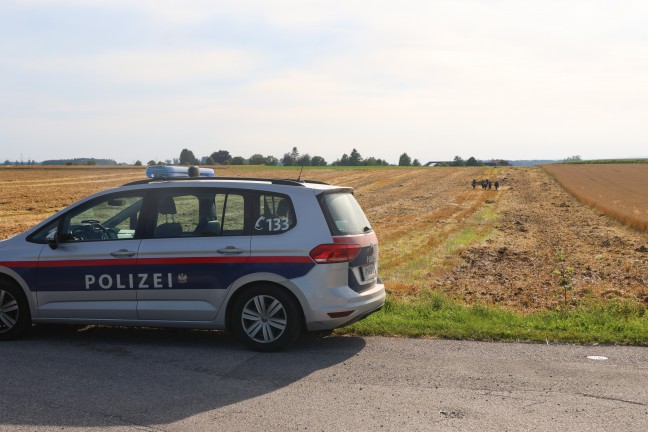 Kleinflchiger Brand auf einem Stoppelfeld in Steinhaus sorgte fr Einsatz der Feuerwehr