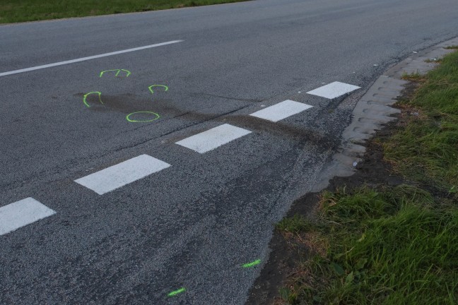 Radfahrer (78) bei Kollision mit Auto in Taufkirchen an der Trattnach tdlich verletzt