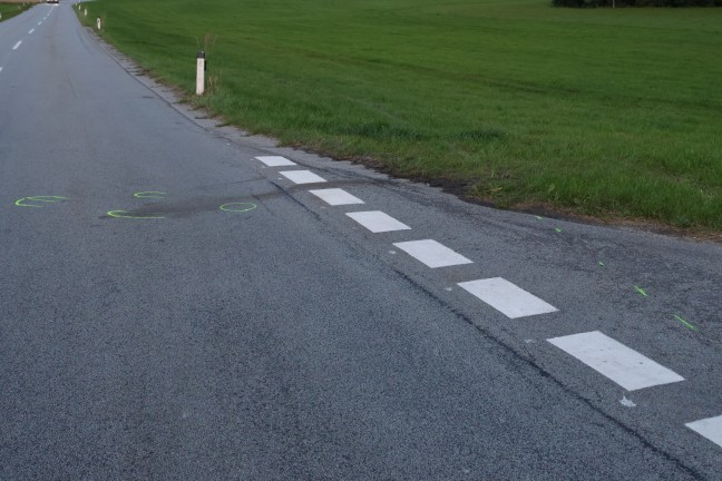 Radfahrer (78) bei Kollision mit Auto in Taufkirchen an der Trattnach tdlich verletzt