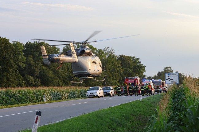 Drei teils Schwerverletzte bei Crash mit vier beteiligten Autos auf Wiener Strae bei Lambach