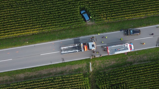 Drei teils Schwerverletzte bei Crash mit vier beteiligten Autos auf Wiener Strae bei Lambach
