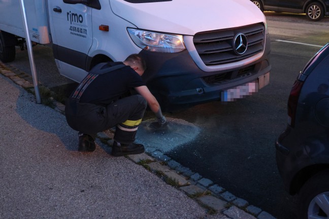 Schadstoffeinsatz: Austritt von Khlmittel aus einem abgestellten Klein-LKW in Wels-Neustadt