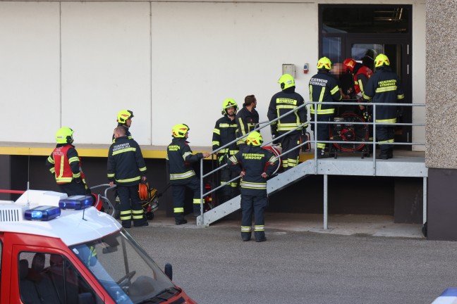 Groeinsatz nach Brand einer Lftungsanlage in einer Schokoladenfabrik in Sattledt