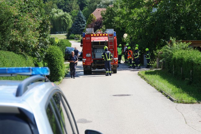 Drei Verletzte bei frontalem Fahrzeugcrash auf einer Strae in Rohr im Kremstal