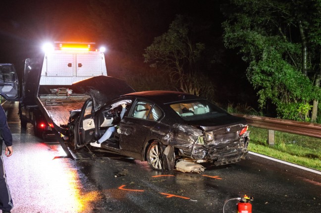 Auto auf Pyhrnpass Strae bei Micheldorf in Obersterreich in die Leitschiene gekracht