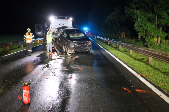 Auto auf Pyhrnpass Strae bei Micheldorf in Obersterreich in die Leitschiene gekracht