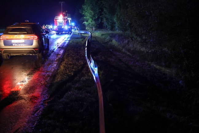 Auto auf Pyhrnpass Strae bei Micheldorf in Obersterreich in die Leitschiene gekracht