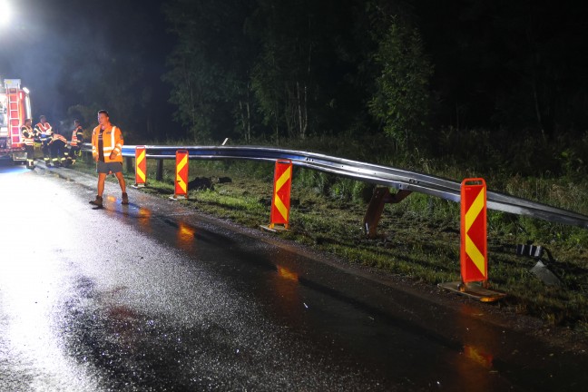 Auto auf Pyhrnpass Strae bei Micheldorf in Obersterreich in die Leitschiene gekracht