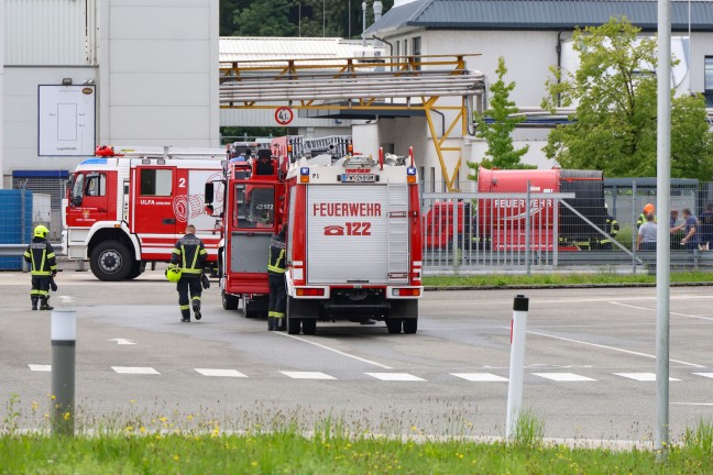 Grolfter der Feuerwehr nach Brandgeschehen bei Unternehmen in Vorchdorf im Einsatz