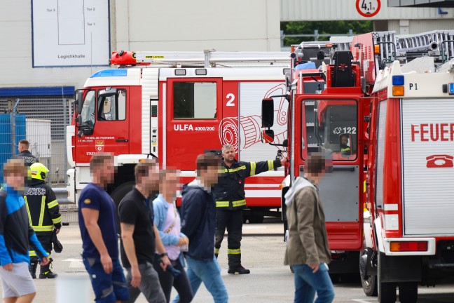 Grolfter der Feuerwehr nach Brandgeschehen bei Unternehmen in Vorchdorf im Einsatz