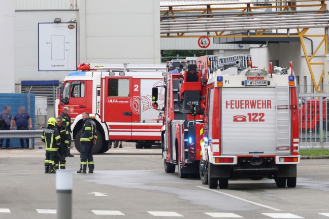 Grolfter der Feuerwehr nach Brandgeschehen bei Unternehmen in Vorchdorf im Einsatz