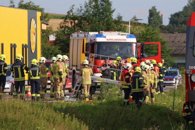 Tdlicher Unfall: Auto auf Bahnbergang in Aurolzmnster von Triebwagen der Hausruckbahn erfasst