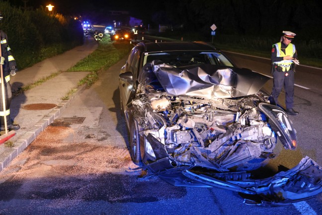 Heftiger Auffahrunfall auf Innviertler Strae bei Krenglbach endet glimpflich