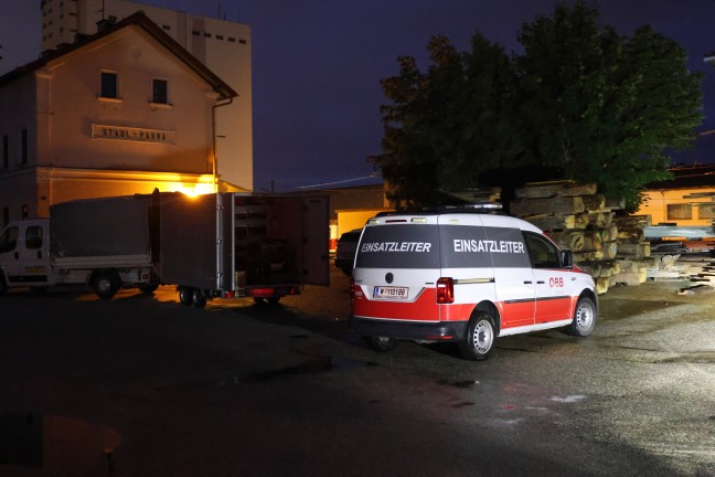 Bahnunfall: Lokalbahngarnituren bei Kollision im Bahnhof in Stadl-Paura schwer beschdigt