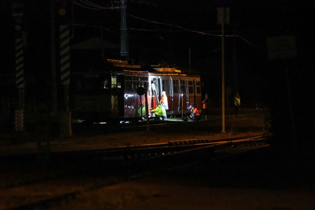 Bahnunfall: Lokalbahngarnituren bei Kollision im Bahnhof in Stadl-Paura schwer beschdigt