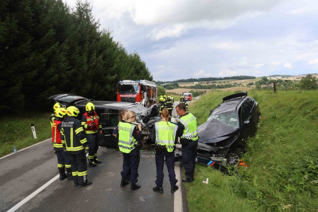 Schwerer Verkehrsunfall zwischen zwei PKW auf Rieder Strae bei Mehrnbach