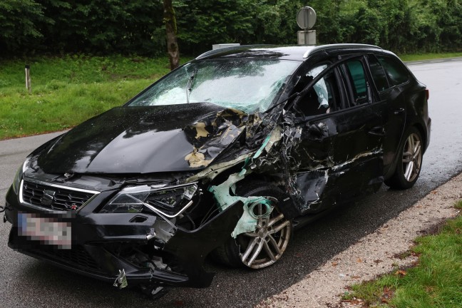 Schwerer Verkehrsunfall zwischen zwei PKW auf Salzkammergutstrae bei Altmnster