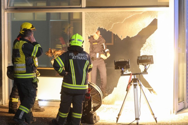 Schuh verloren: Tatverdchtiger nach Brandstiftung bei Autohaus in Attnang-Puchheim ausgeforscht