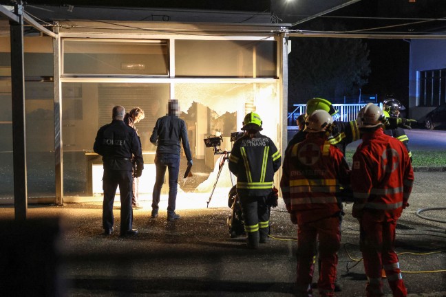 Schuh verloren: Tatverdchtiger nach Brandstiftung bei Autohaus in Attnang-Puchheim ausgeforscht