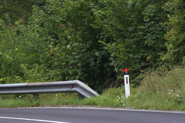Quad bei Unfall in einem Kurvenbereich in Grnau im Almtal in Bschung gelandet