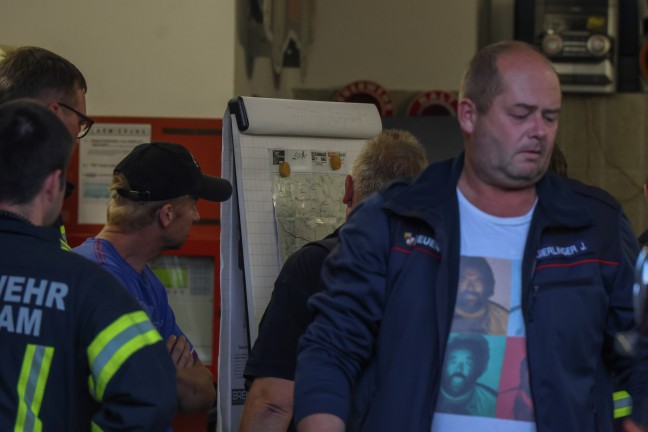 Personensuche: Elf Feuerwehren bei groangelegter Suche nach abgngigem Mann in Kallham im Einsatz