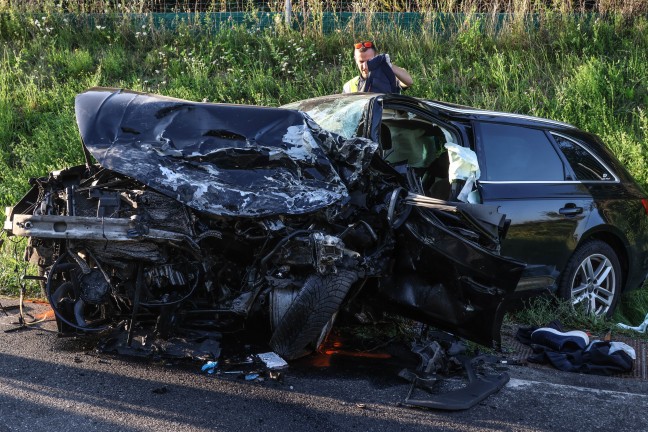 Frontalcrash zweier PKW auf Wiener Strae in Edt bei Lambach fordert zwei Todesopfer (45 und 71)