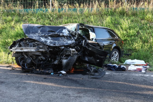 Frontalcrash zweier PKW auf Wiener Strae in Edt bei Lambach fordert zwei Todesopfer (45 und 71)