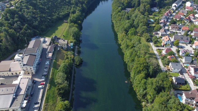 Personenrettung: Badegste und Wassersportler retten in Gmunden leblose Frau (81) aus der Traun