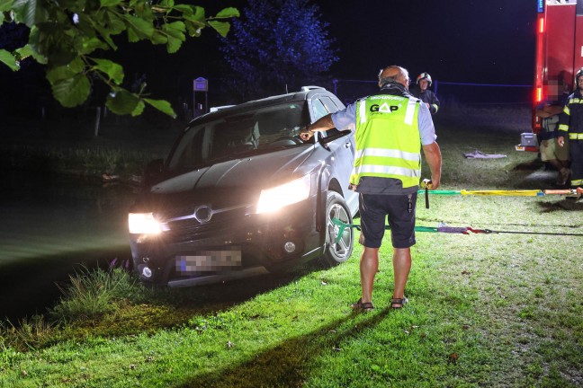Pichl bei Wels: Auto drohte in einen Fischteich zu strzen