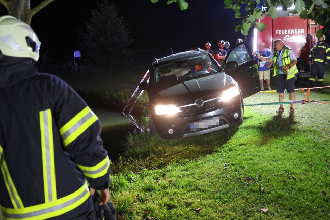 Pichl bei Wels: Auto drohte in einen Fischteich zu strzen