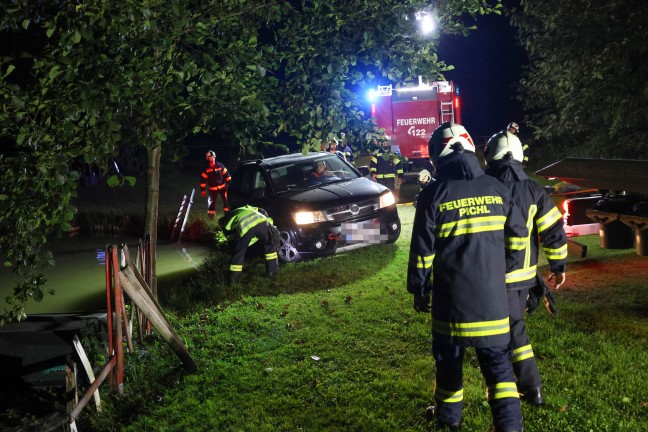 Pichl bei Wels: Auto drohte in einen Fischteich zu strzen