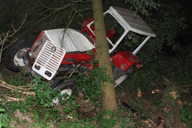 Traktor abgestrzt: Lenker schleppte sich nach schwerem Traktorunfall in Pichl bei Wels zu Bauernhof